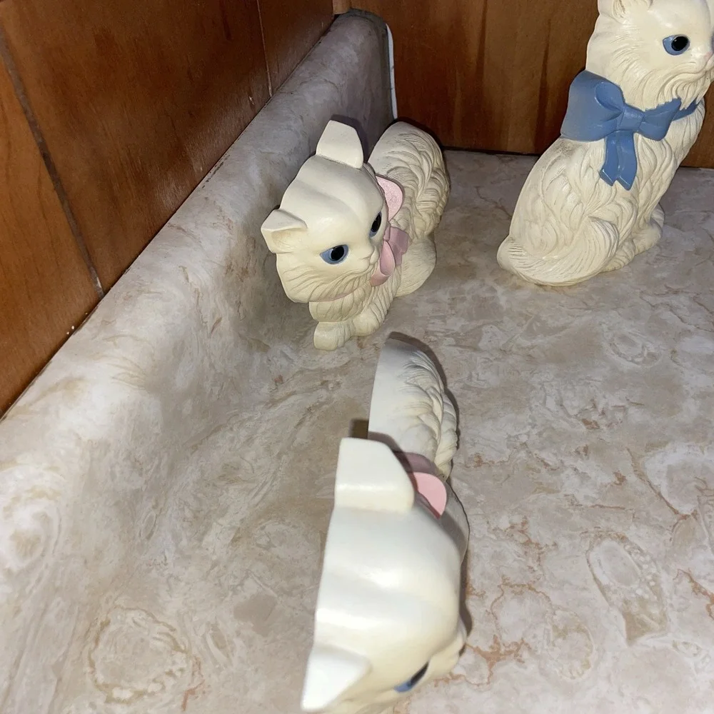 Triple Set of Homco Plastic Wall Hanging Kitten Cat Pink Ribbon Blue‎ Eyes